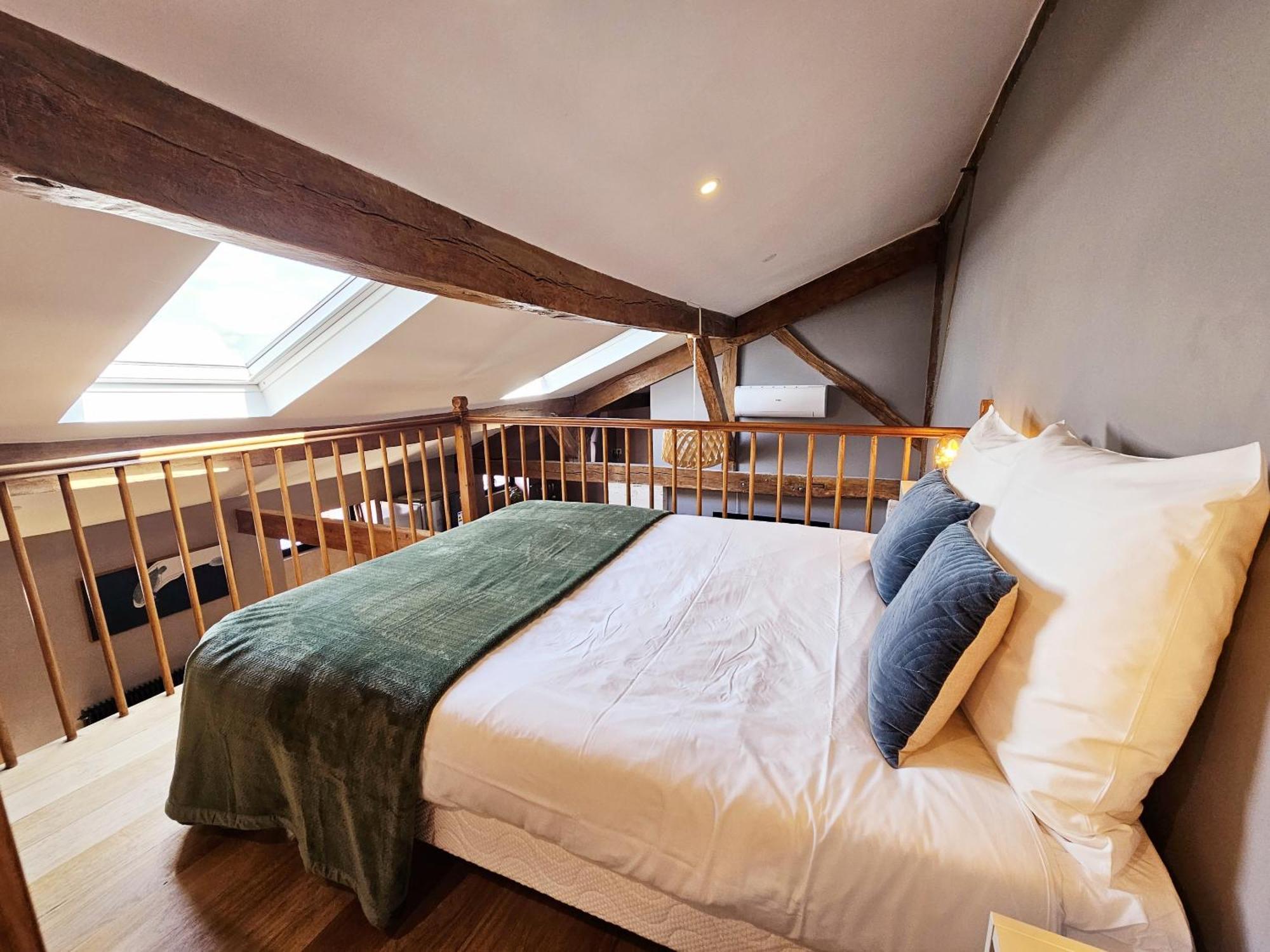 Meubles De L'Arsenal Coeur De Ville ! Angouleme Room photo